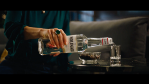 Il rito della Molinari con la mosca protagonista della campagna digital per la Germania firmata KleinRusso. Testimonial Caro Cult