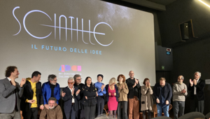 Oltre l'Intelligenza Artificiale: il documentario "Scintille" dell'ADCI esplora l'essenza dell'idea creativa come forza umana e trasformativa. Siani: "Volevamo mettere a fuoco ciò che rende possibile un’idea che resta nel tempo"