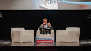 Stelle è il tema della ventiseiesima edizione del festival scrittorincittà, a Cuneo. Lo inaugura lo scrittore e giornalista Nicola Lagioia