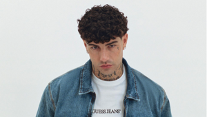 Tony Effe nuovo testimonial di Guess Jeans