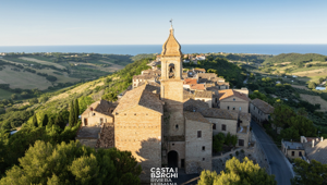 Nasce “Costa dei Borghi – Riviera Fermana”: un nuovo brand per un turismo integrato tra mare e colline. Lo spot è firmato Studiowiki
