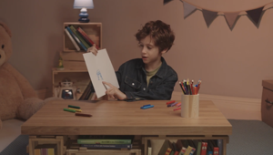 Tinexta Infocert lancia “La Fiducia Vista Con Gli Occhi Dei Bambini”, la nuova campagna di natale 2025 sugli schermi di stazioni e aeroporti