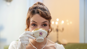 Sir Winston Tea presenta con una campagna integrata, curata da HMC e UEBE, la collezione ispirata alla serie di Shondaland e Netflix Bridgerton