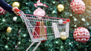 Regali di Natale: il 50% degli italiani conferma il budget 2024 tra caro vita e stress da acquisti. Anche in Europa la fiducia vacilla