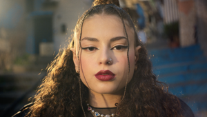 Astra Make-Up e Mare Fuori 6: si rinnova la collaborazione tra Camelot e Think Cattleya per uno spot dal respiro cinematografico