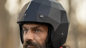 Holyfreedom incontra la musica: 14 caschi Stealth personalizzati per gli artisti Warner Music