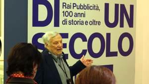 Inaugurata alla Triennale di Milano “Nello spazio di un secolo: Rai Pubblicità, 100 anni di storia e oltre”, la mostra che celebra il secolo di vita della concessionaria. Ortoleva: “La pubblicità è una narrazione collettiva che racconta chi siamo” Inaugurata alla Triennale di Milano “Nello spazio di un secolo: Rai Pubblicità, 100 anni di storia e oltre”, la mostra che celebra il secolo di vita della concessionaria. Ortoleva: “La pubblicità è una narrazione collettiva che racconta chi siamo”
