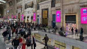 Grandi Stazioni Retail lancia "Essence Partner": nelle stazioni italiane arriva la comunicazione olfattiva. Debutto con Zeta Farmaceutici e il brand AmidoMio e creatività a cura di George - Kill your dragons