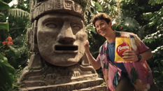 Fonzies torna in TV con una nuova campagna curata da Leo Burnett: protagonista l’iconico payoff “Se non ti lecchi le dita godi solo a metà”