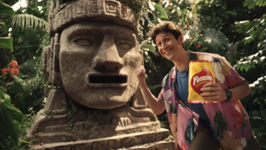 Fonzies torna in TV con una nuova campagna curata da Leo Burnett: protagonista l’iconico payoff “Se non ti lecchi le dita godi solo a metà”