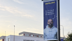 BRUM firma una campagna OOH che rompe gli schemi della comunicazione nel settore autoscuole