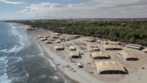 Kalemana Festival 2026 chiude con oltre 4.500 presenze, quasi 300 influencer ospiti e 30 milioni di persone raggiunte dai contenuti digital. Il wellness diventa piattaforma di brand experience