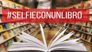 Le librerie laFeltrinelli lanciano l'iniziativa #SelfieConUnLibro