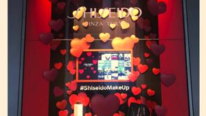Shiseido firma le vetrine di San Valentino della Rinascente di Milano e sceglie Johannes per l’animazione