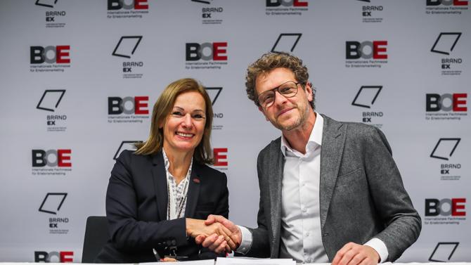 Signing moment partnership BOE