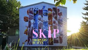 Con #SkipOrdinaryBeauty di Leagas Delaney Keglevich celebra l'empowerment femminile e la riqualificazione urbana. Le 6 opere vestiranno le etichette delle nuove Limited Edition