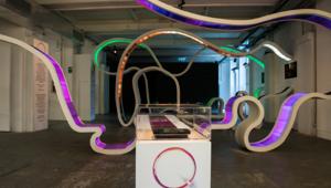 Milano Design Week. A BASE Milano la speciale installazione "Casa Sky Q". Un tram Sky a spasso per la città ospitando gratuitamente cittadini, visitatori e turisti