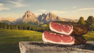 Speck Alto Adige IGP per la prima volta in campagna nazionale radiofonica con White, Red & Green