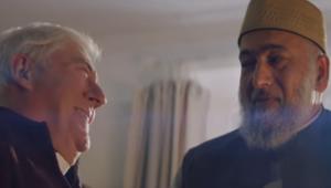 Scambio di regali tra un imam e un prete nel nuovo spot natalizio di Amazon Prime