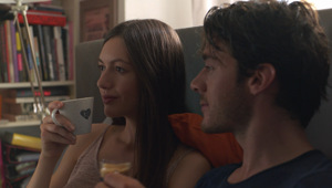 Una giovane coppia protagonista del nuovo spot di Nescafé Azera. Publicis firma l'adattamento per l'Italia