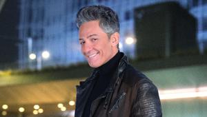 Fiorello a bordo di una fuoriserie per il nuovo spot della campagna Wind con regia di Gasbarro