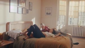 Impegnarsi è sexy nel nuovo spot Meetic di Marcel Wwd e Havas