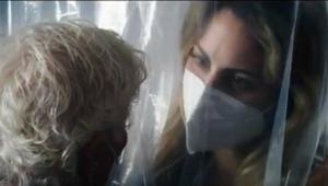'La stanza degli abbracci', la campagna di Tornatore per la vaccinazione anti-covid. Ma un'agenzia creativa non c'è