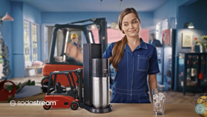 SodaStream torna in TV con la nuova brand identity e il nuovo payoff "Push for Better", ideato da Fresh Ideas e pianificato da Carat