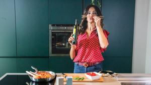 Le Stagioni d'Italia insieme a Maria Grazia Cucinotta in una mini-serie che valorizza il buon cibo. Armando Testa Torino vince la gara e firma il progetto