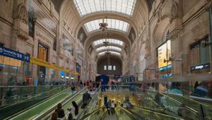 Lago Group racconta la dolcezza del Natale con Plaisir nelle stazioni di Milano, Roma e Napoli