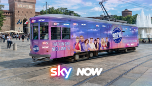 Sky e NOW celebrano Beverly Hills, 90210 con un tram immersivo a cura di  Sky Creative Italy e IGPDecaux