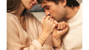 A San Valentino Stroili lancia nuova la piattaforma creativa “Emozioni sulla pelle”, firmata Suntimes. La pianificazione è multitouchpoint