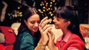 ‘Emozioni sulla pelle’ , la nuova campagna natalizia Stroili