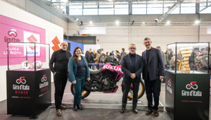 Al MotorBikeExpo di Verona RCS Sports & Events annuncia l'accordo che vede Suzuki come moto del Giro d’Italia 2025