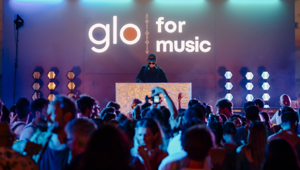 fred (frame by frame) firma i secret show a Roma e Napoli di glo for music con Tananai e Coma Cose
