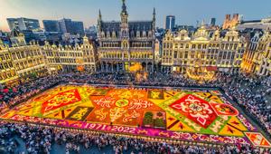 Dalie e Art Nouveau al centro della nuova edizione del Tapis de Fleurs di Bruxelles. Dal 15 al 18 agosto