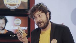 Per la campagna di Natale di Tartufone, Motta lancia una sfida 'politica' ai dolci della tradizione. Firma Copiaeincolla