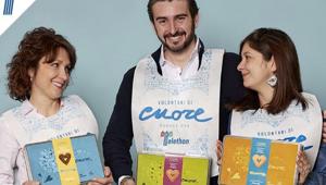 Tutto pronto per ‘Io per lei’:  il 4 e il 5 maggio nelle piazze i Cuori di Biscotto di Fondazione Telethon e Uildm  per la ricerca sulle malattie genetiche rare