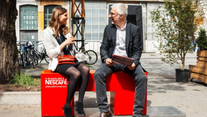 Nescafé lancia 'The Hello Bank', video-esperimento sociale della panchina che accorcia le distanze. Firma Publicis Italia
