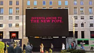 'Papa per un giorno' con l'activation di Urban Vision per il lancio della serie Sky Original 'The New Pope'