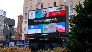 _sucks, brand neonato di DUDE, si affaccia sul mercato con l’affissione condivisa "The Shared Billboard" in Piazza San Babila