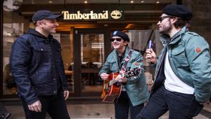 Timberland lancia Flyroam Diaries: uno street social diary per raccontare il viaggio in giro per l'Italia del duo musicale gli Shazami, composto Francesco Mandelli e Federico Russo