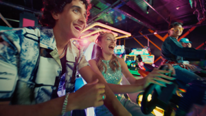 Tinder presenta “Dump Traditional Dating”, la campagna che celebra Double Date. Firma Jellyfish