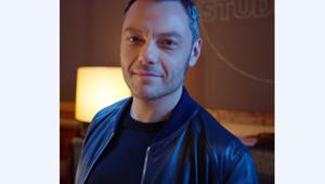 Tiziano Ferro volto e voce narrante della nuova campagna Vodafone Italia ispirata alle stories dei social. Firma Team Red