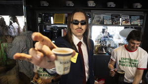 Caffè Borbone festeggia l'Espresso Macchiato Day con Tommy Cash. Sony Music Italia firma l'iniziativa in piazza Morbegno a Milano
