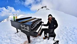 La pianista Elisa Tomellini suona a 4.460 metri: è il concerto più "alto" del mondo