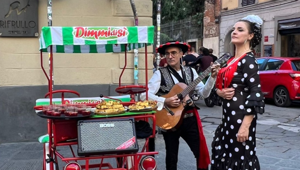 Armando Testa firma il Tortillas Tour di DimmidiSì, l'evento itinerante a bordo di un risció brandizzato