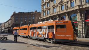 Verso San Siro con LeoVegas.News: un tram della linea 16 dell’ATM di Milano si tinge con i colori del brand. La creatività è curata da IGPDecaux