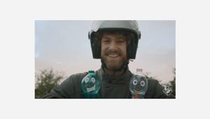 Una Bottiglia di Plastica Testimonial della nuova campagna Video Tucano Urbano