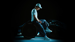 adidas celebra il motorsport italiano con un'esperienza immersiva nel cuore di Milano insieme a Mercedes AMG-PETRONAS F1 Team